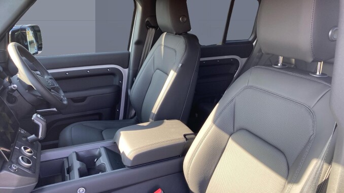 Land Rover Defender 3.0 D250 X-Dynamic SE 110 5dr Auto Diesel Estate - Image 3